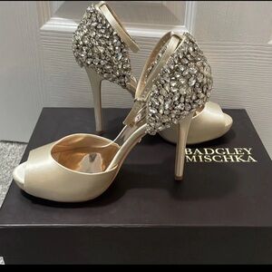 Badgley Mischka ivory satin vanity pumps